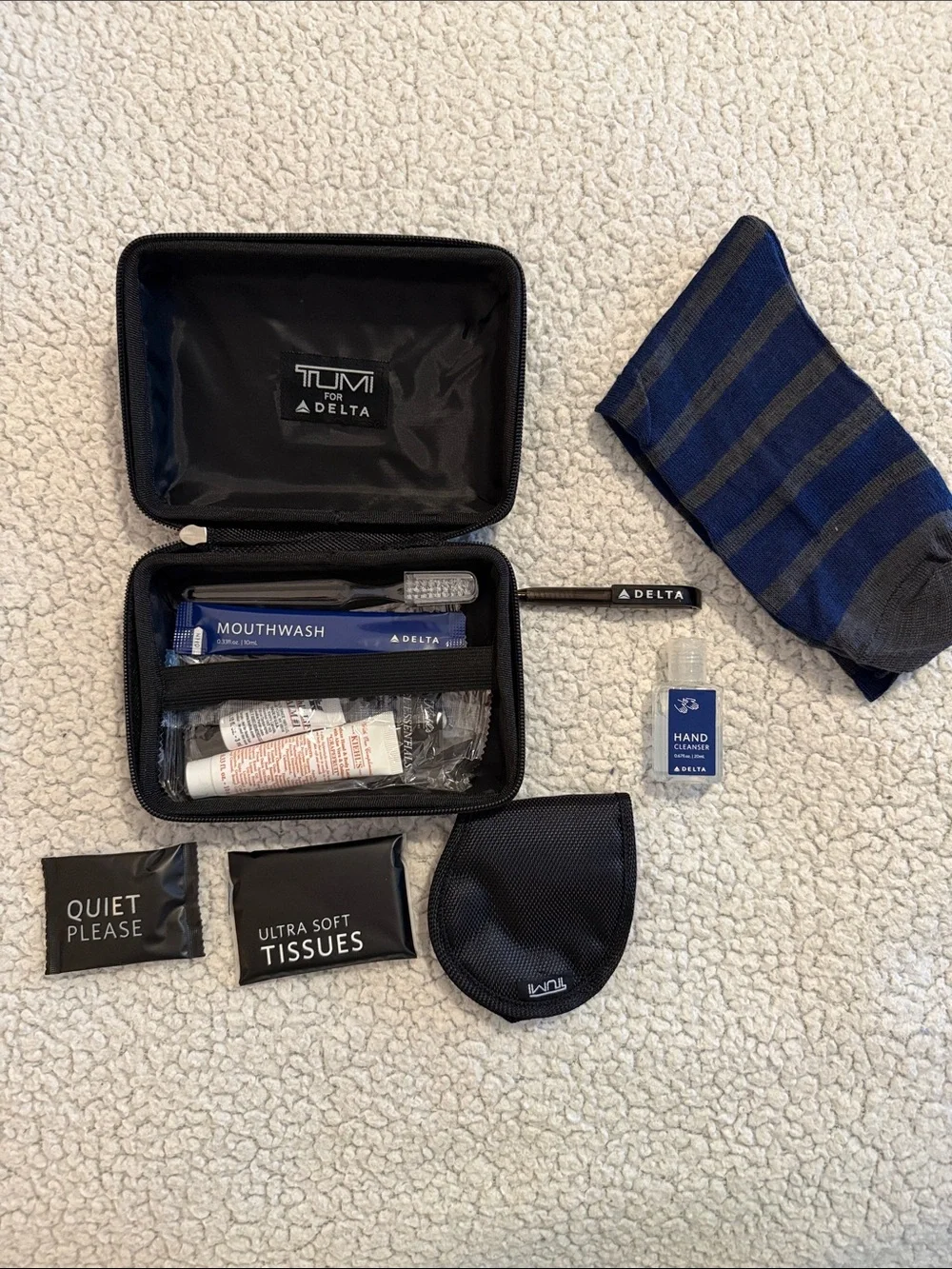 Vintage TUMI for Delta Hard Case – Black Glossy Diagonal Pattern ✈️